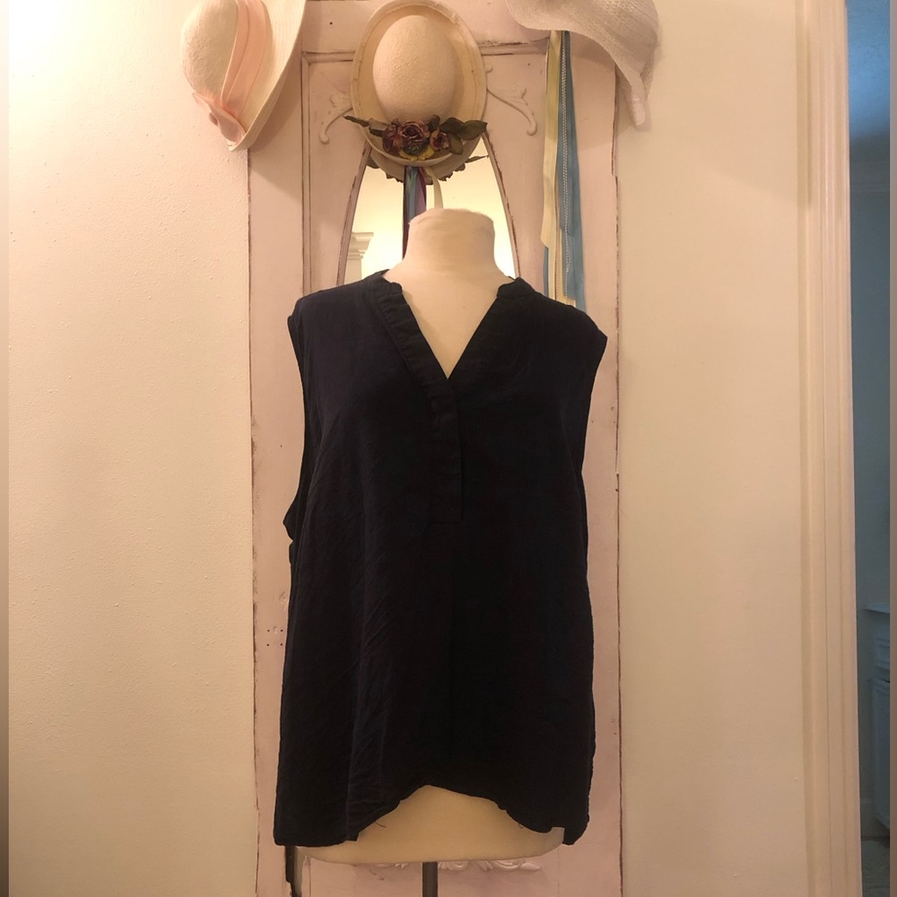 Sleeveless tank in size 2x by Kenar